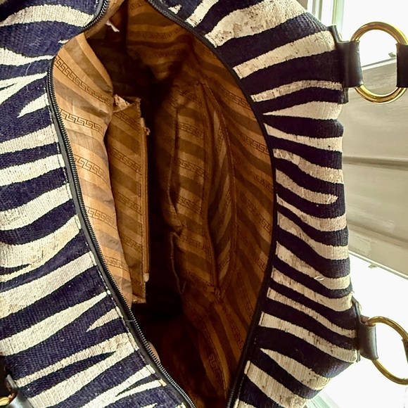 Stylish Zebra print duffle handbag. - Picture 7 of 12